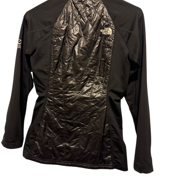 The North Face Women's Black Ski Jacket in great condtions. Soft, lightweight - Picture 8 of 16